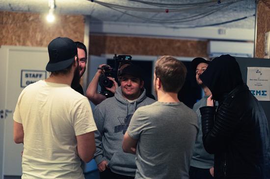 校园爱情故事：瓦学弟与go学长的意外亲吻